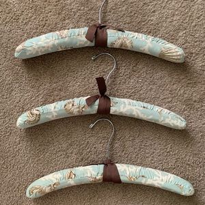 Padded clothing hangers set of 3 beach green